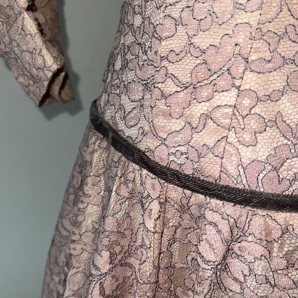 Vintage Mauve Lace Dress with Scoop Neck and Full Skirt - Trimmed  in Velvet - S - Picture 6 of 7